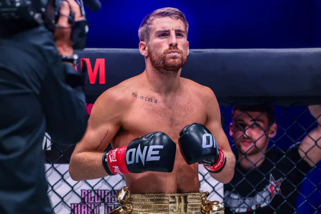 "Mettez mon poing dans sa bouche et taisez-vous" - Jonathan