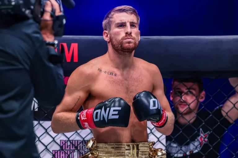 "Mettez mon poing dans sa bouche et taisez-vous" - Jonathan