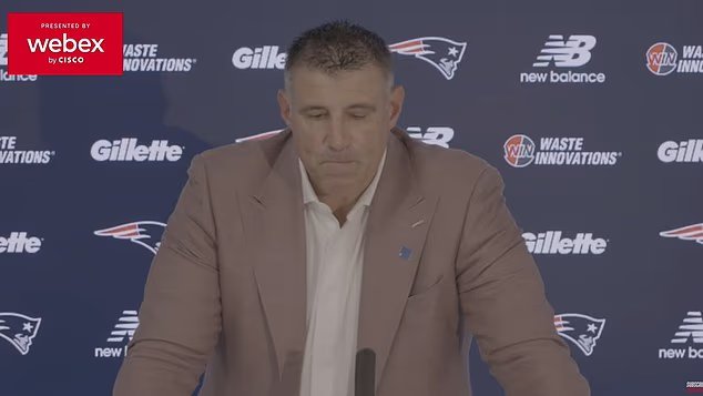 Mike Vrabel, bégayant, s'excuse auprès de sa famille dans une