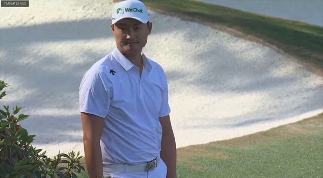 Moment humiliant : la star du golf subit un effondrement