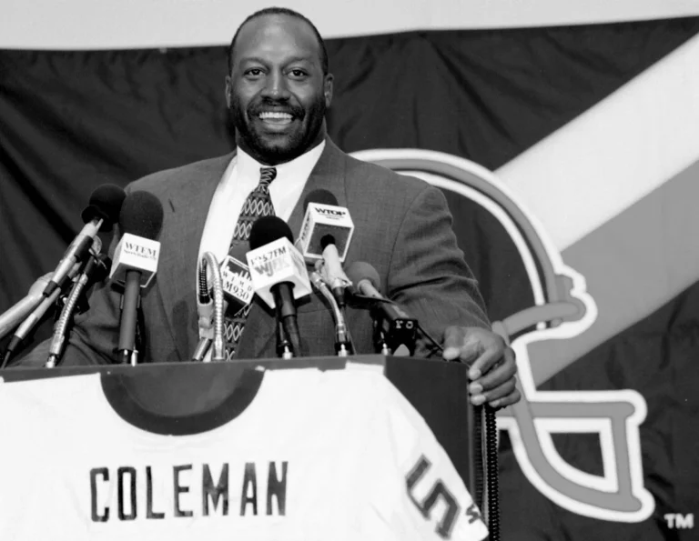 Monte Coleman, ancien entraîneur du Washington LB et ancien entraîneur