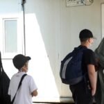 Mujeres y niños vinculados al Estado Islámico huyen de los