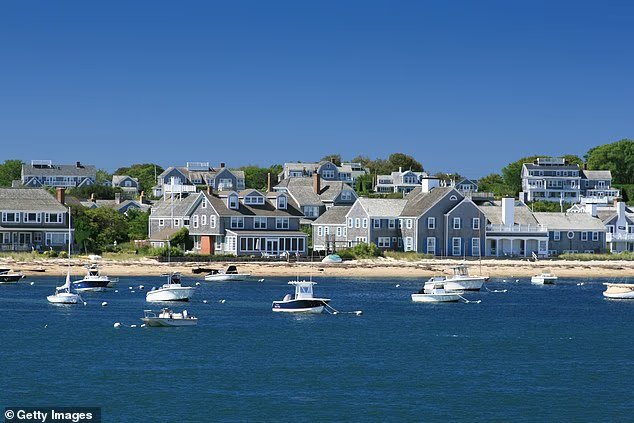 Nantucket en guerre pour un dortoir construit pour les travailleurs