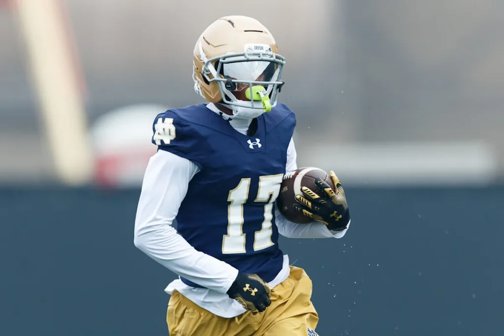 Notre Dame marque un touché athlétique lors du match Bleu