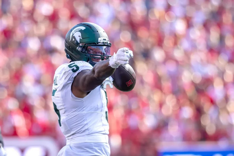 Où se classe le football MSU dans les classements de