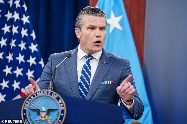 Pete Hegseth avertit l'Iran, l'armée américaine « verrouillée et chargée