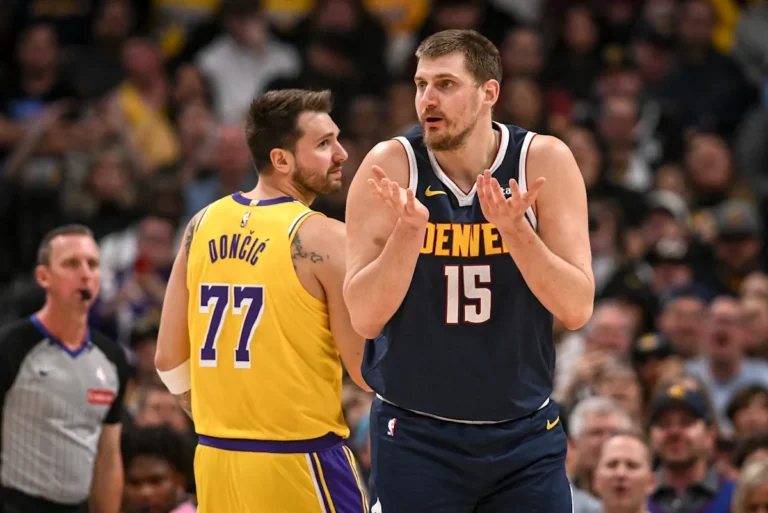 Playoffs NBA : les Nuggets battent les Spurs pour décrocher