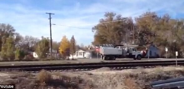 Quel miracle ! Le moment terrifiant où un conducteur de