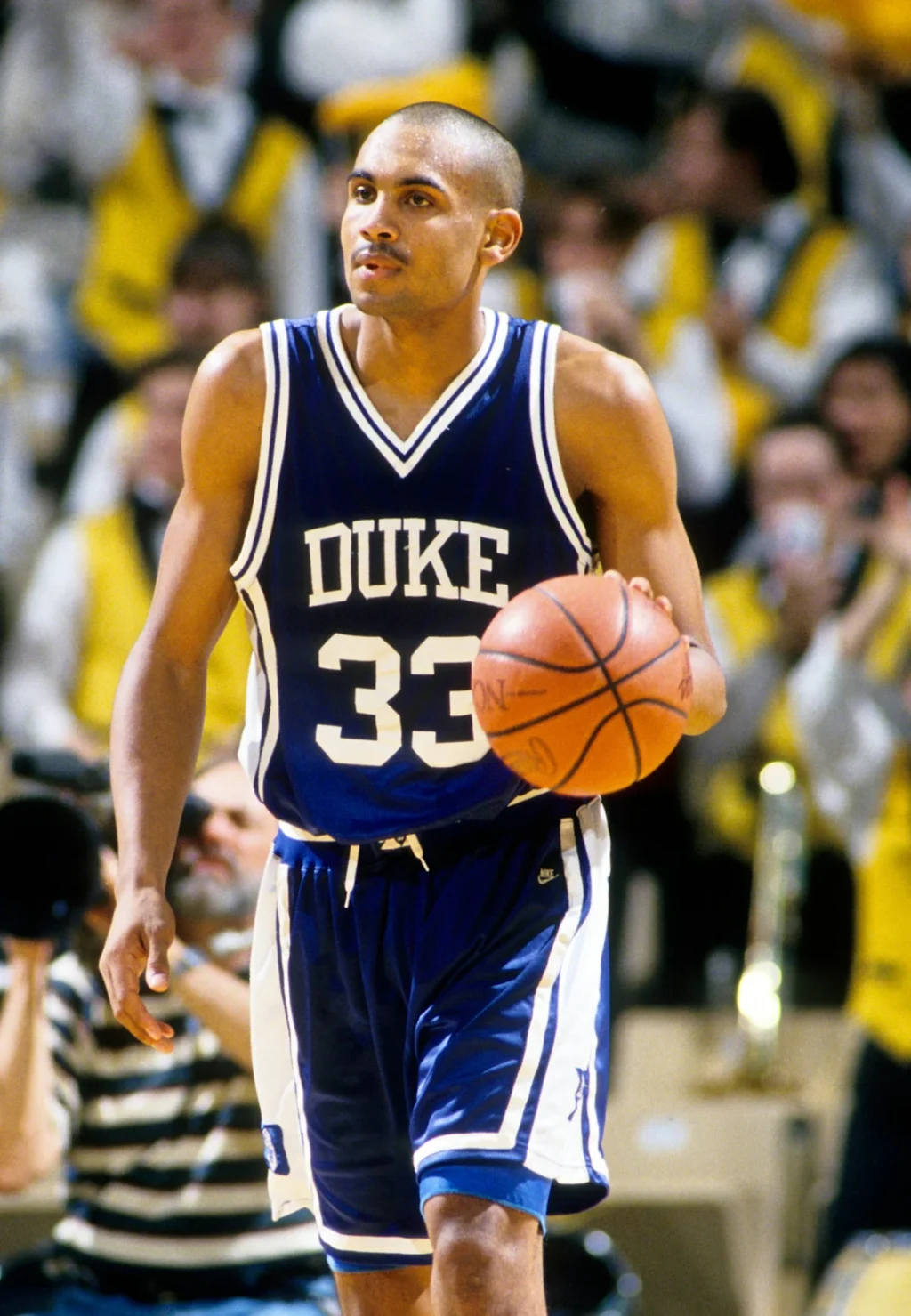 REGARDER: Le frère de Chris Webber rend le maillot Duke