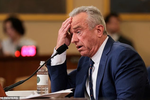 RFK Jr. s'agite alors qu'il nie avoir dit que certains