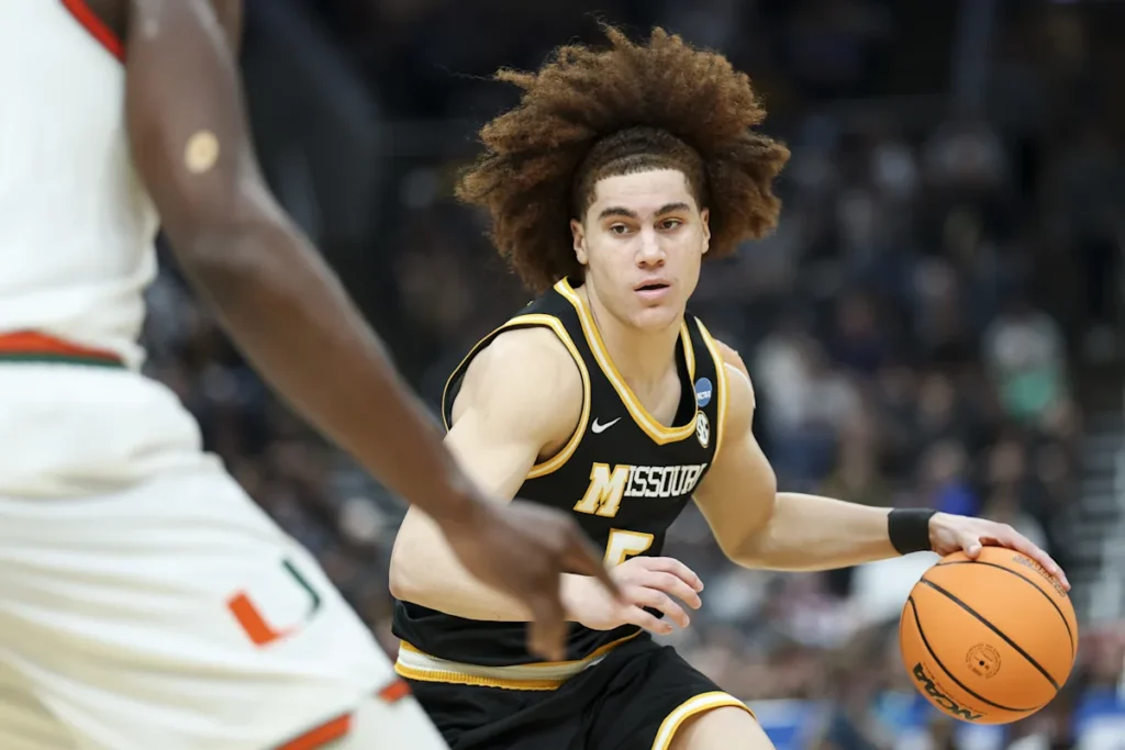 RUPTURE : le garde du Missouri va engager Barrett entre dans