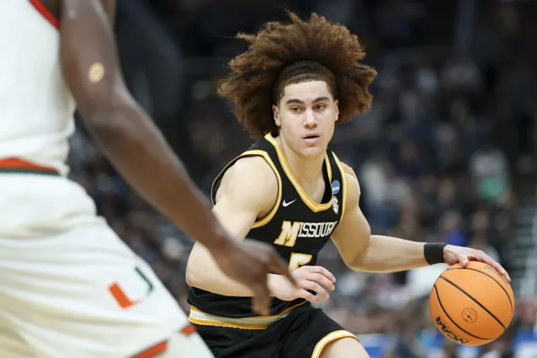 RUPTURE : le garde du Missouri va engager Barrett entre dans