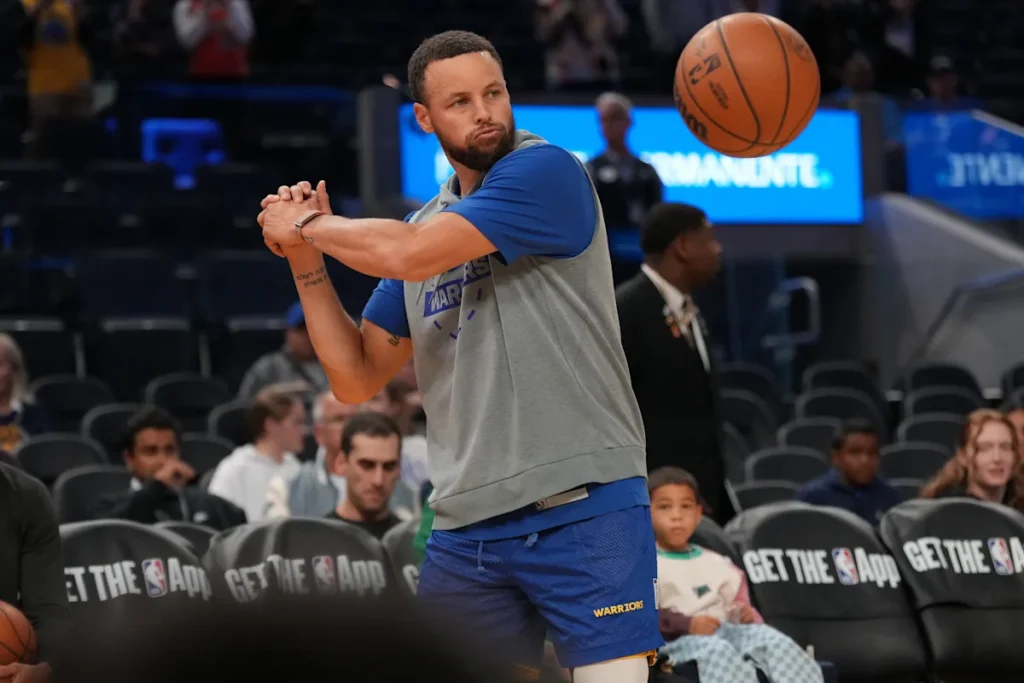 Rapport : Stephen Curry devrait revenir dimanche contre les Rockets
