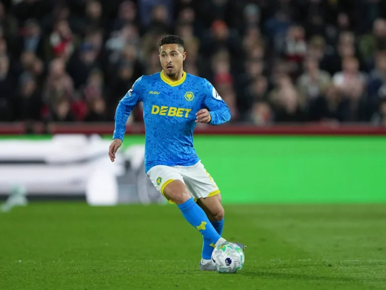 Rapport : les loups en pourparlers pour vendre le milieu