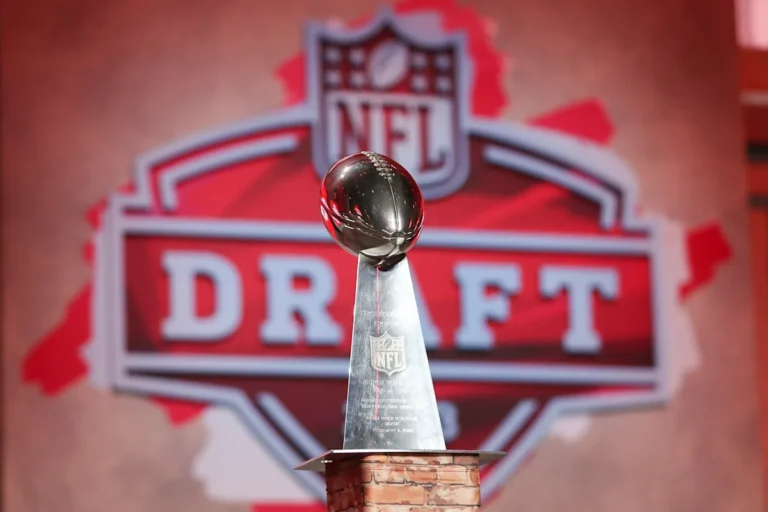 Repêchage de la NFL 2026 : les participants incluent Arvell Reese,