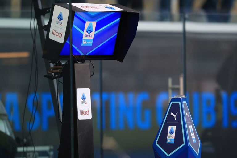 Reporting : messages codés pour le VAR et les arbitres lors d'incidents
