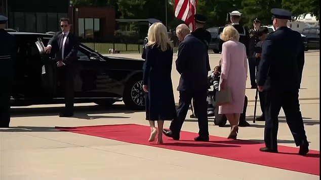 Revenez, Votre Majesté ! Un moment où Camilla essaie de