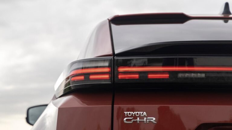 Revisión del Toyota C-HR+ 2026: conducción rápida