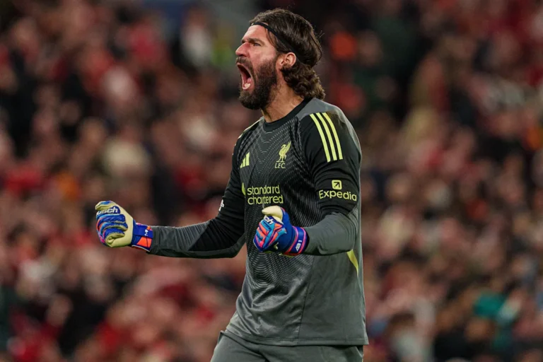 Rumeur : Alisson confiera l'avenir de Liverpool au club