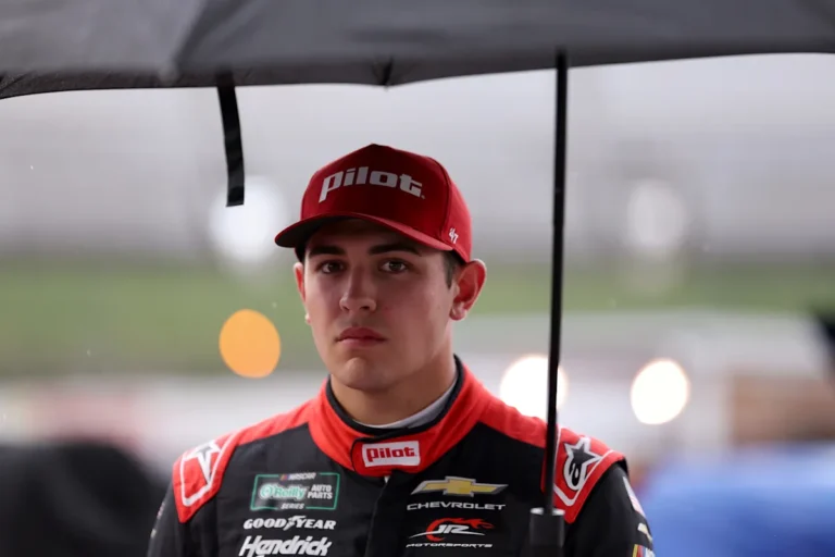 Sammy Smith vise sa première victoire de 2026 après un