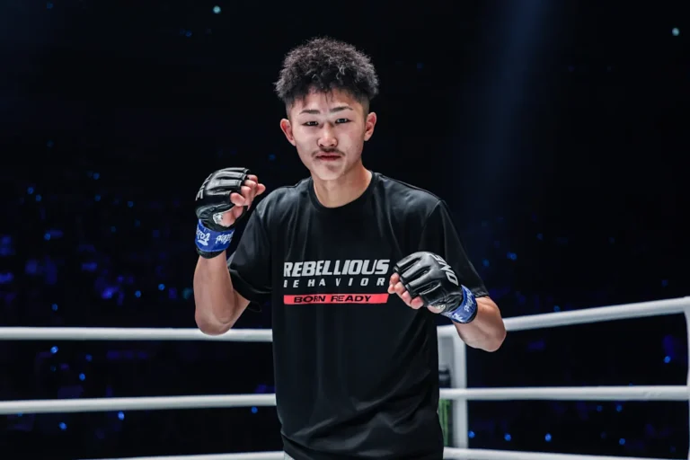 « Shocking the World » – Simon se prépare à