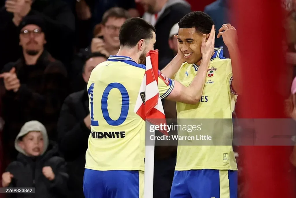 Southampton 2-1 Arsenal : Stewart et Charles mènent les Saints