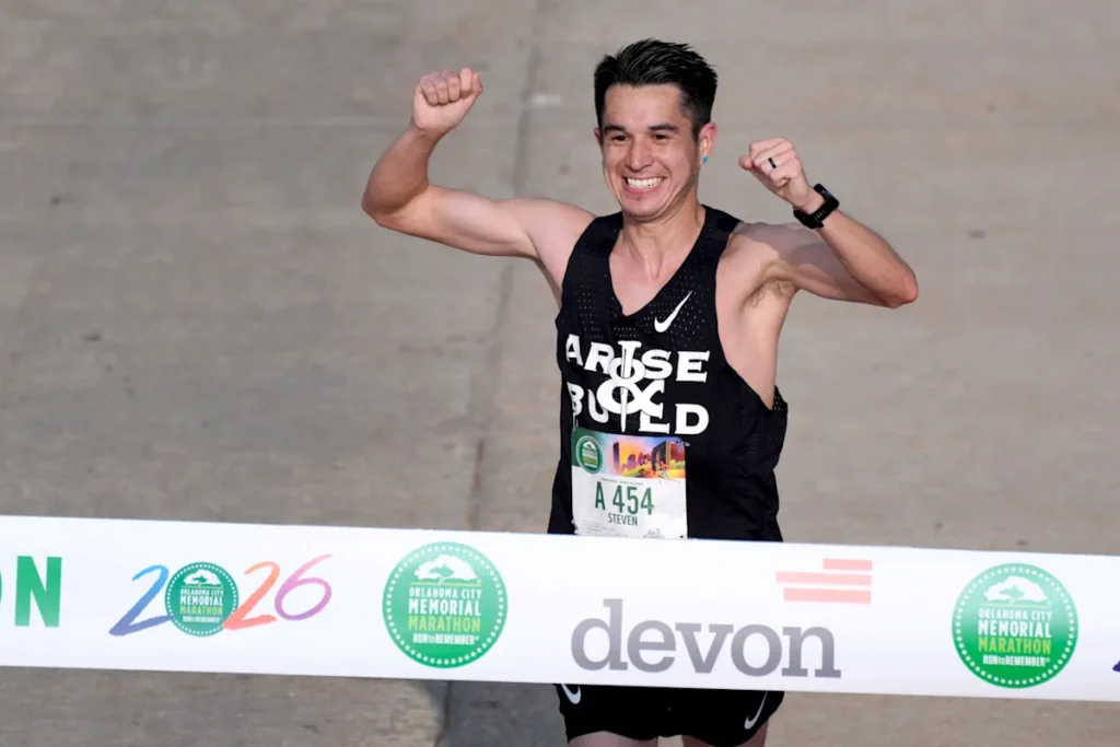 Steven Baker, originaire de Tulsa, remporte la course masculine du