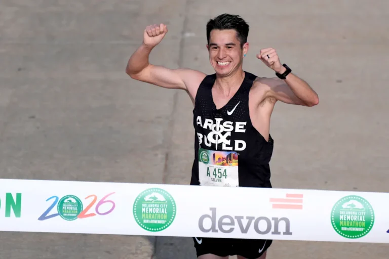 Steven Baker, originaire de Tulsa, remporte la course masculine du