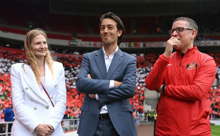 Sunderland met en garde contre la controverse sur Nigel Farage