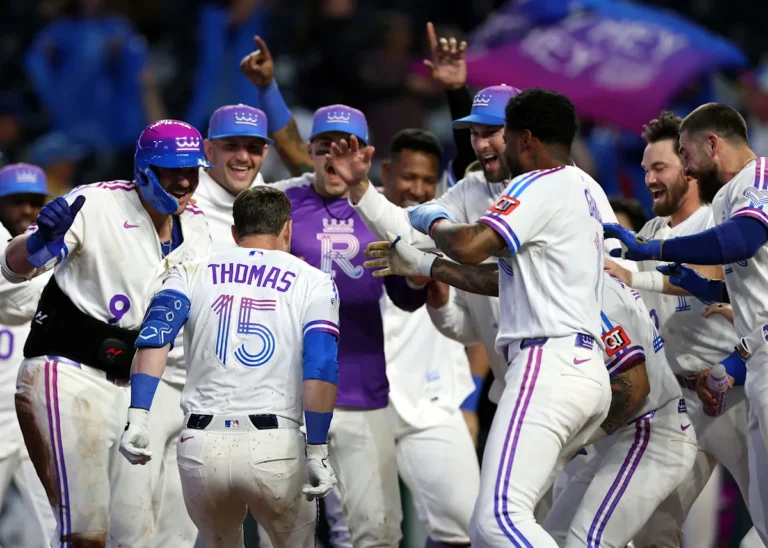 Thomas gagne 11-9 dans un match marathon, les Royals balayent