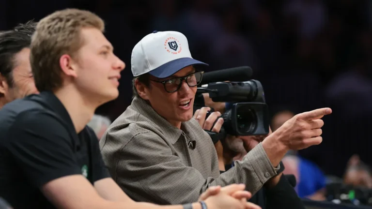 Tom Brady apparaît le premier jour de l'intersaison pour les