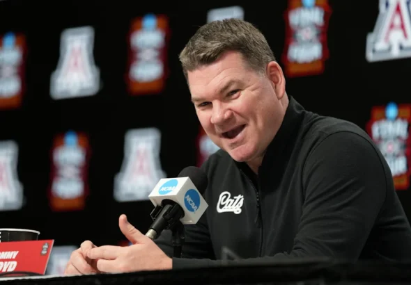 Tommy Lloyd de l'Arizona accepte une prolongation, candidat potentiel pour