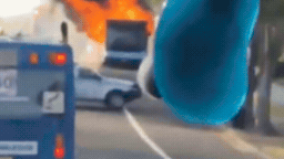 Tres escolares tuvieron que escapar después de que un autobús