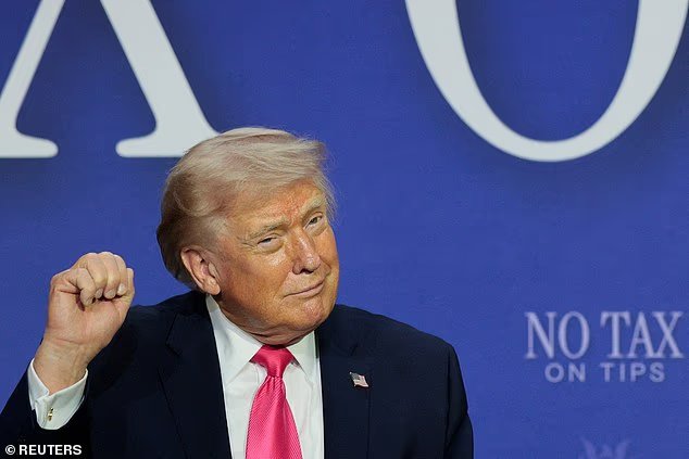 Trump applaudit alors que les prix du pétrole chutent après