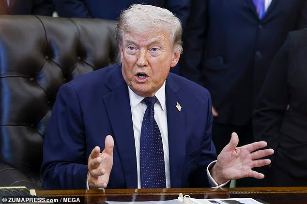 Trump envoie un DEUXIÈME navire de guerre pour imposer le