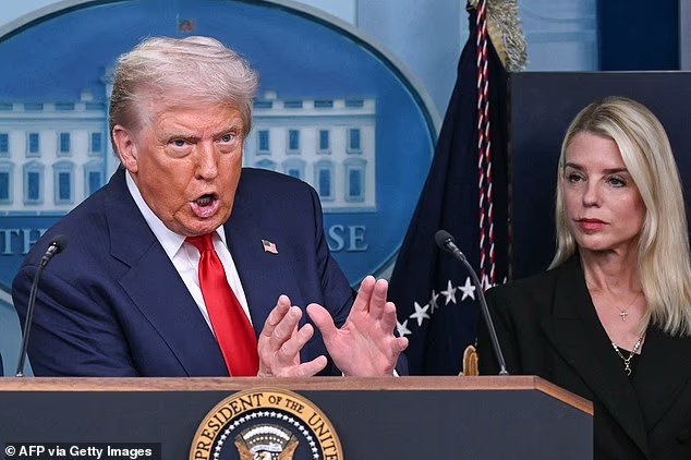 Trump lance une menace effrayante et mal orthographiée à l'Iran