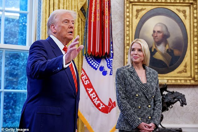 Trump licencie Pam Bondi après une année tumultueuse de falsification
