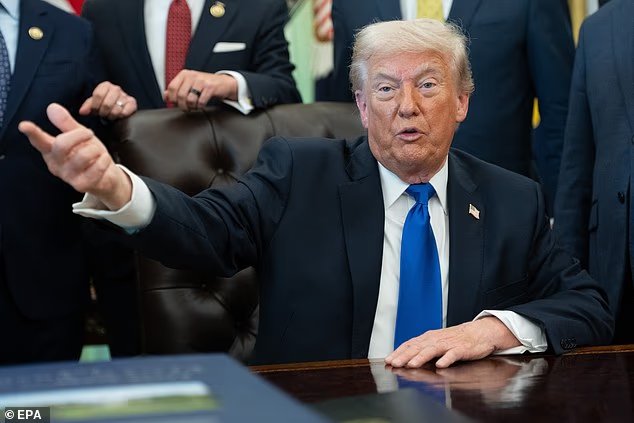Trump salue les stars du golf LIV qui ont du