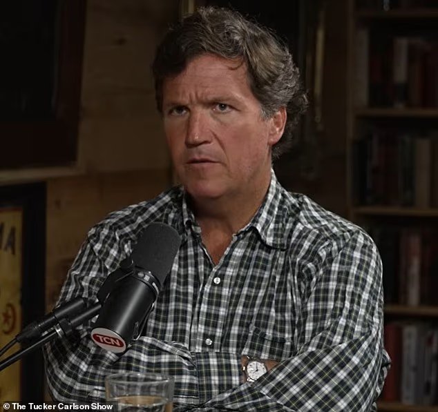 Tucker Carlson REJETTE Donald Trump et s'excuse auprès des fans