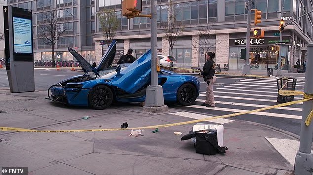 Un braquage de style GTA laisse des voitures de sport