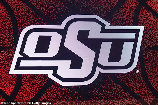 Un bus d'une équipe universitaire de softball a été impliqué