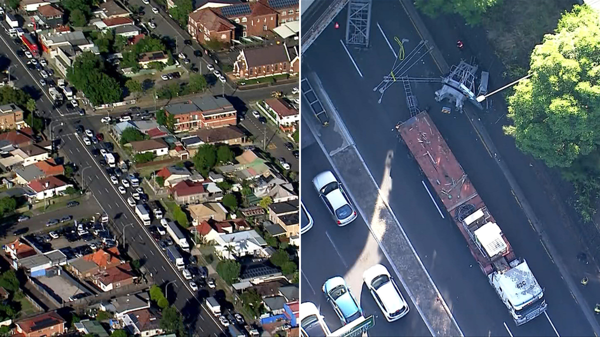 Un camión que transportaba una grúa se estrelló contra un