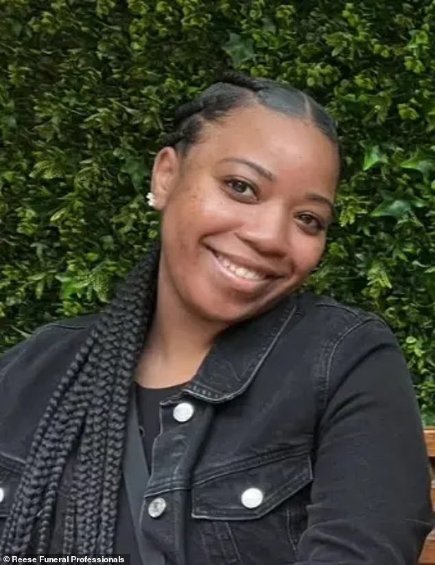 Un employé du ministère de la Défense, 33 ans, est