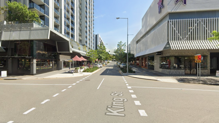 Un hombre fue encontrado muerto mientras construía un toldo en