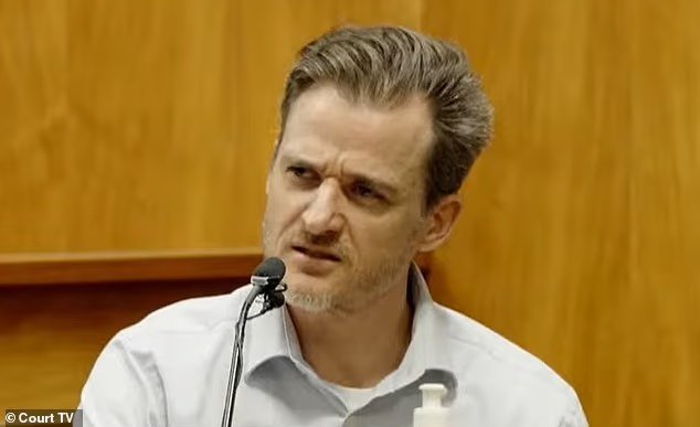 Un médecin qui a tenté de pousser la femme d'un