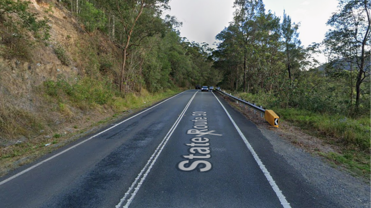 Un motociclista lucha por su vida después de chocar con