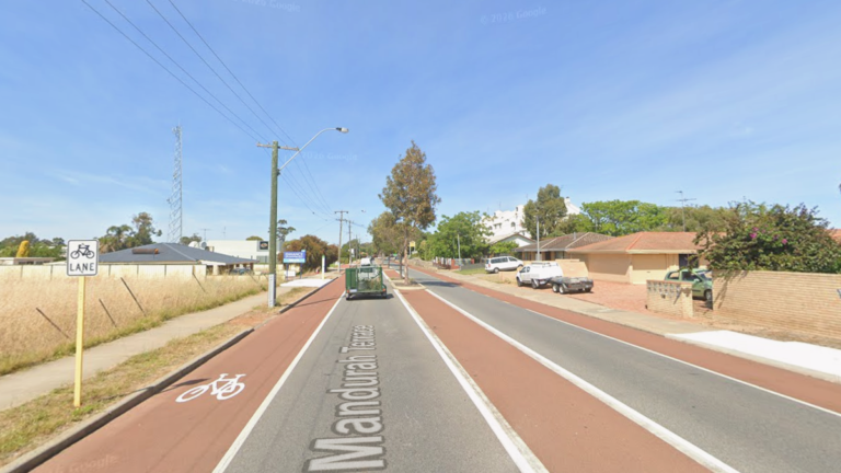 Un niño que conducía un scooter eléctrico muere en una