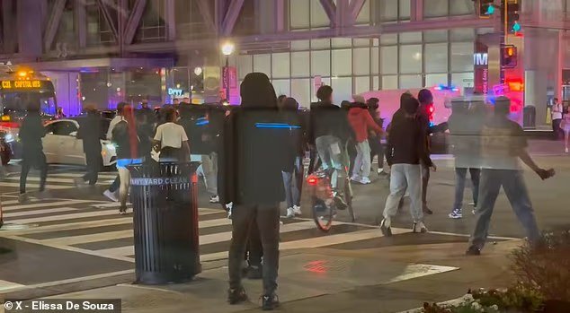 Un quartier chic de DC envahi par une foule immense