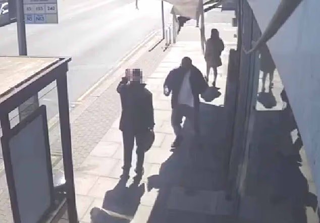 Un terroriste au couteau cible les Juifs à Londres : une