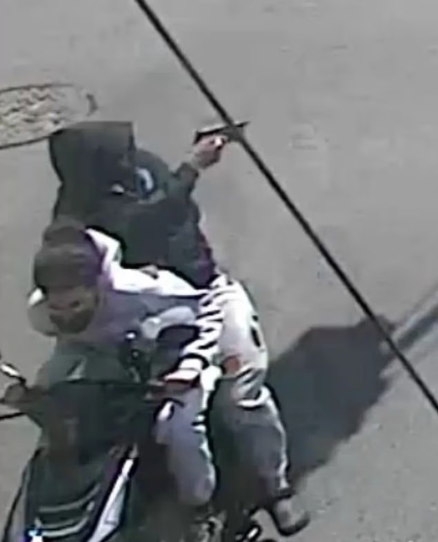 Un tireur de Moment NYC tue BÉBÉ dans la rue